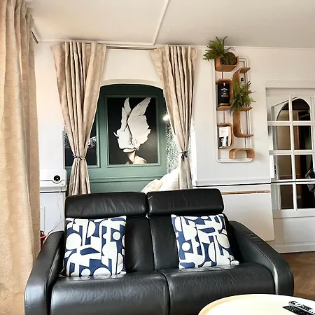 Le Boudoir De Longchamp * Suresnes
